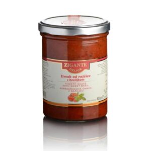 Tomato sauce with sweet basil